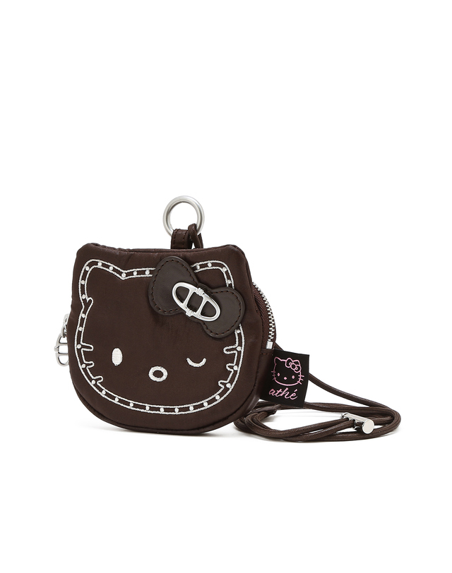 아떼 바네사브루노 액세사리 [Hello Kitty x athe] 스터드 브라운 스트랩 미니파우치 진한 브라운 착용컷