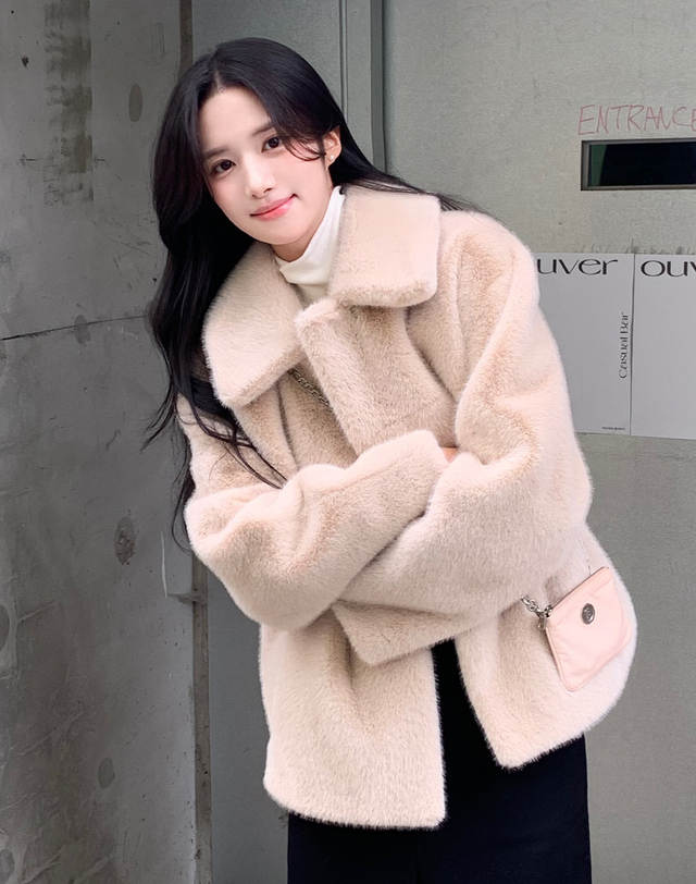 앳코너 페이크 퍼 자켓 라이트 베이지 밝은 베이지 상세