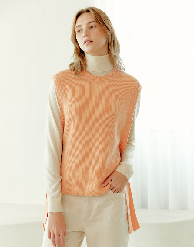 캐시미어하우스 [퓨어캐시미어] 100%캐시미어 사이드 리본 베스트Side Ribbon Vest(Apricot) 착용컷