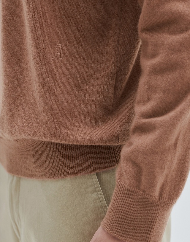 캐시미어하우스 [Murray Allan] 100%캐시미어 A로고 셔츠 풀오버 A Logo collar shirt men pullover_Cocoa(CO) 착용컷