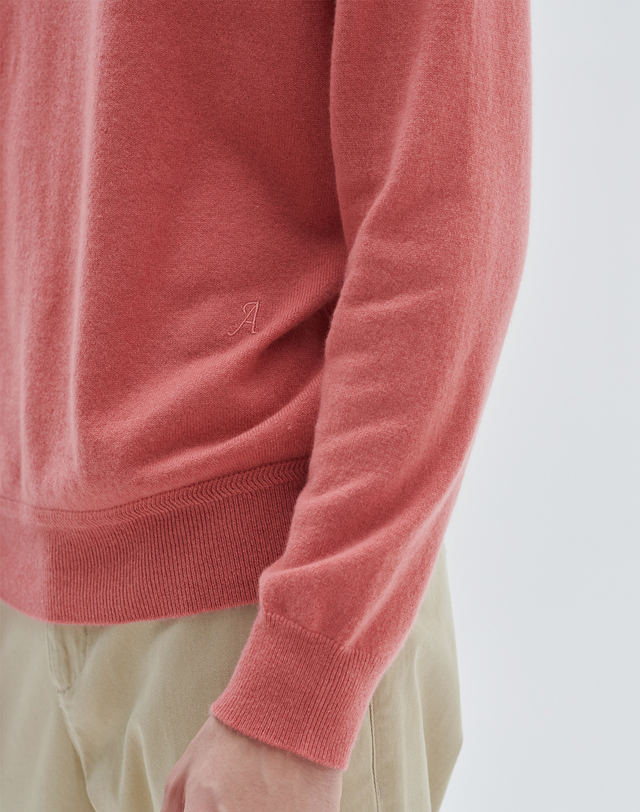 캐시미어하우스 [Murray Allan] 100%캐시미어 A로고 라운드 풀오버A Logo basic round pullover(Red been) 착용컷