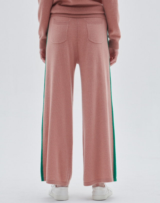 캐시미어하우스 [Murray Allan] 100%캐시미어 사이드 컬러라인 팬츠Side color line pants( Apricoat) 착용컷