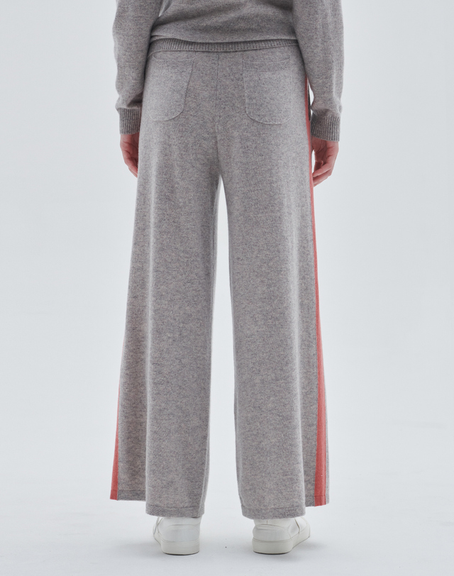 캐시미어하우스 [Murray Allan] 100%캐시미어 사이드 컬러라인 팬츠Side color line pants(Pink beige(PE)) 착용컷