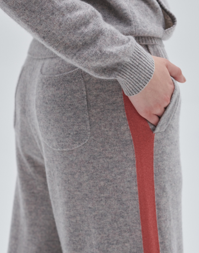 캐시미어하우스 [Murray Allan] 100%캐시미어 사이드 컬러라인 팬츠Side color line pants(Pink beige(PE)) 착용컷