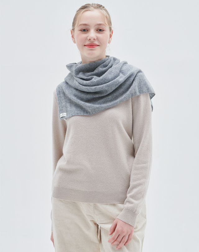 캐시미어하우스 [Murray Allan] 100%캐시미어 와이드 버튼 넥워머 머플러 Wide button neck warmer (Melange Grey) 착용컷