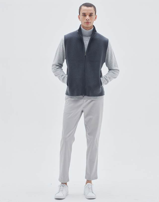 캐시미어하우스 [Murray Allan]100% 캐시미어 투웨이 집업 캐시미어 구스 패딩 조끼 Tow way Zip-up Mix the Goose Vest_Cement(CE) 착용컷