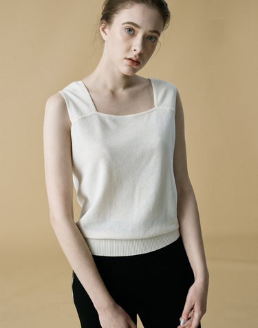 [Cashmere Class]그물 조직의 스퀘어넥 슬리브리스 풀오버Net texture sleevelss pullover(White)