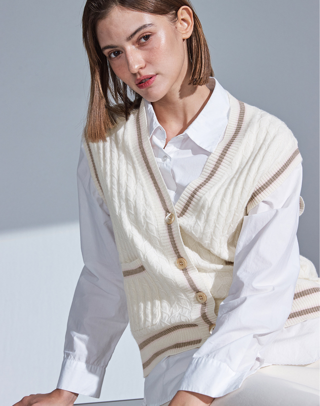 캐시미어하우스 [Cashmere Class] 100%캐시미어 루프 케이블 텍스쳐 캐시미어 베스트 Rope Cable Vest_CREAM(CE) 착용컷
