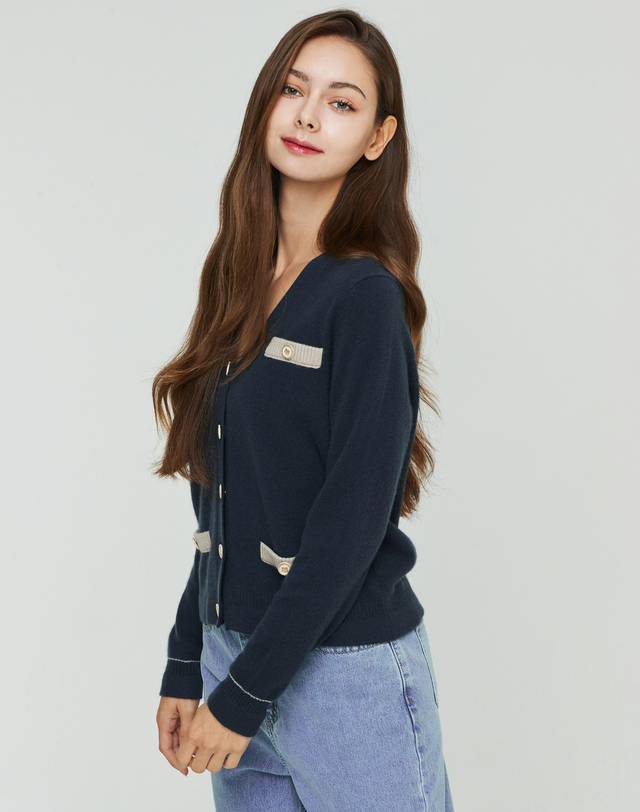 캐시미어하우스 [Murray Allan] 100%캐시미어 우먼 브이넥 캐시미어 가디건 Fake Pocket V-neck Cardigan_Cement(CT) 착용컷