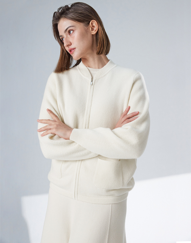 캐시미어하우스 [Cashmere Class] 100%캐시미어 쁘띠 범버 카라 자켓 petit bomber jacket_Cream(CE) 착용컷