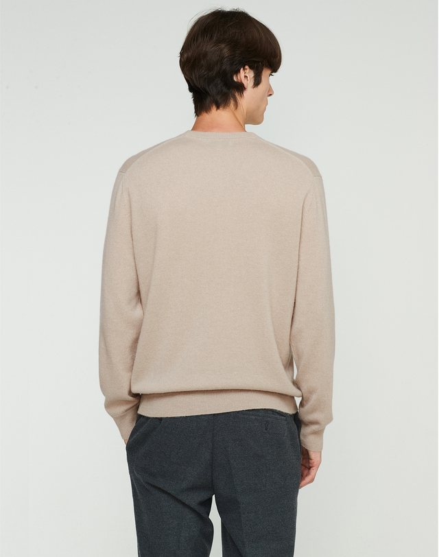 캐시미어하우스 [Murray Allan] 100%캐시미어 시니처 로고 자수 크루넥 캐시미어 풀오버 A Logo Crewneck Pullover_Skin Beige(SB) 착용컷