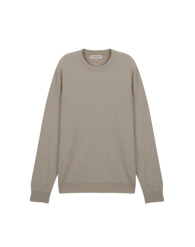 캐시미어하우스 [Murray Allan] 100%캐시미어 시니처 로고 자수 크루넥 캐시미어 풀오버 A Logo Crewneck Pullover_Skin Beige(SB) 착용컷