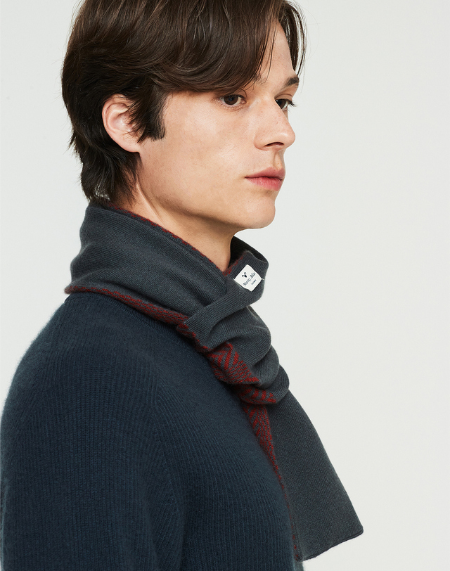 캐시미어하우스 [Murray allan] 100%캐시미어 니트 쟈카드 양면 헤링본 쁘띠 스카프 Herringborn petit scarf_Stone 착용컷