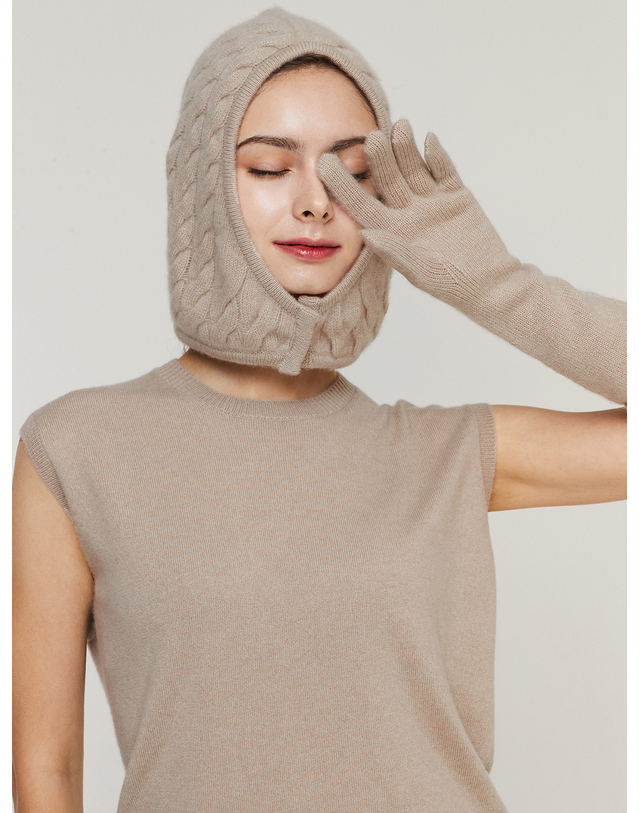캐시미어하우스 [Murray allan] 100%캐시미어 케이블 바라클라바 숏 후디 워머 Cable Short Hoody Warmer_Skin beige(SB) 착용컷