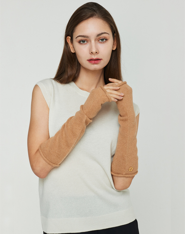 캐시미어하우스 [Murray allan] 100%캐시미어 롤엣지 포인트 암워머 Roll Edge Point Arm warmer_Camel 착용컷