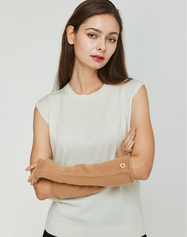 캐시미어하우스 [Murray allan] 100%캐시미어 롤엣지 포인트 암워머 Roll Edge Point Arm warmer_Camel 착용컷