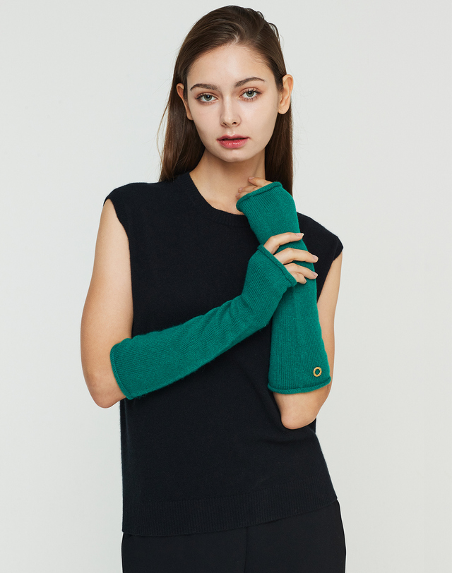 캐시미어하우스 [Murray allan] 100%캐시미어 롤엣지 포인트 암워머 Roll Edge Point Arm warmer_Pine Tree 착용컷