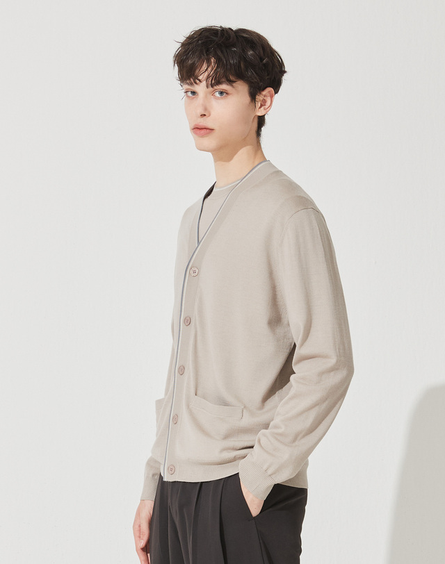 캐시미어하우스 [Murray Allan] Line Color V-Neck Cardigan_Mud(MD) M42MCD002MD 착용컷