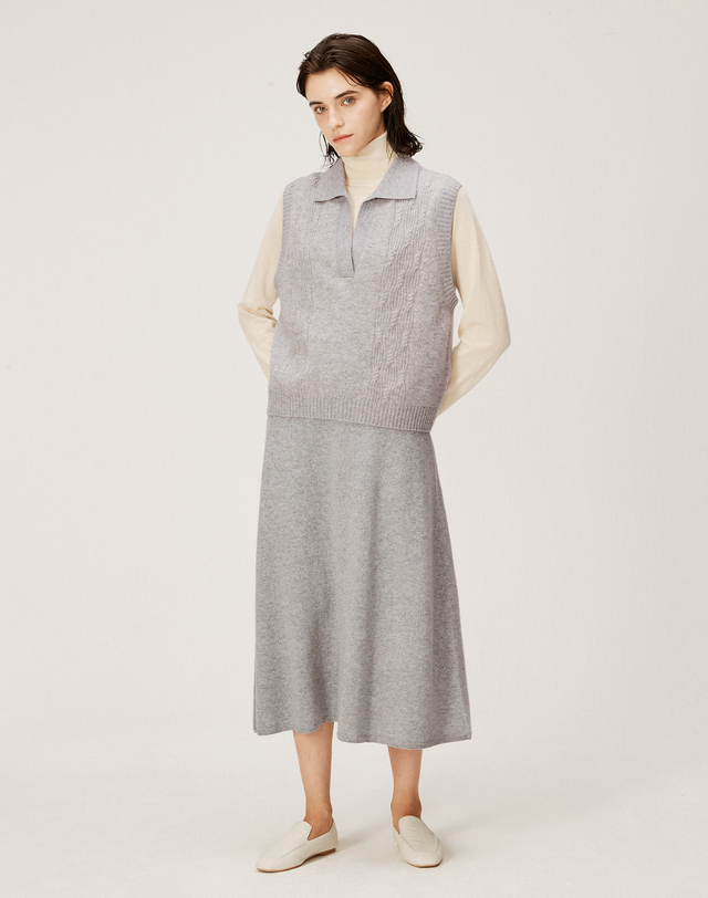 캐시미어하우스 [Cashmere Class] 100%캐시미어 Cable open collar vest_Cloud (CD) C43WVT001CD 착용컷