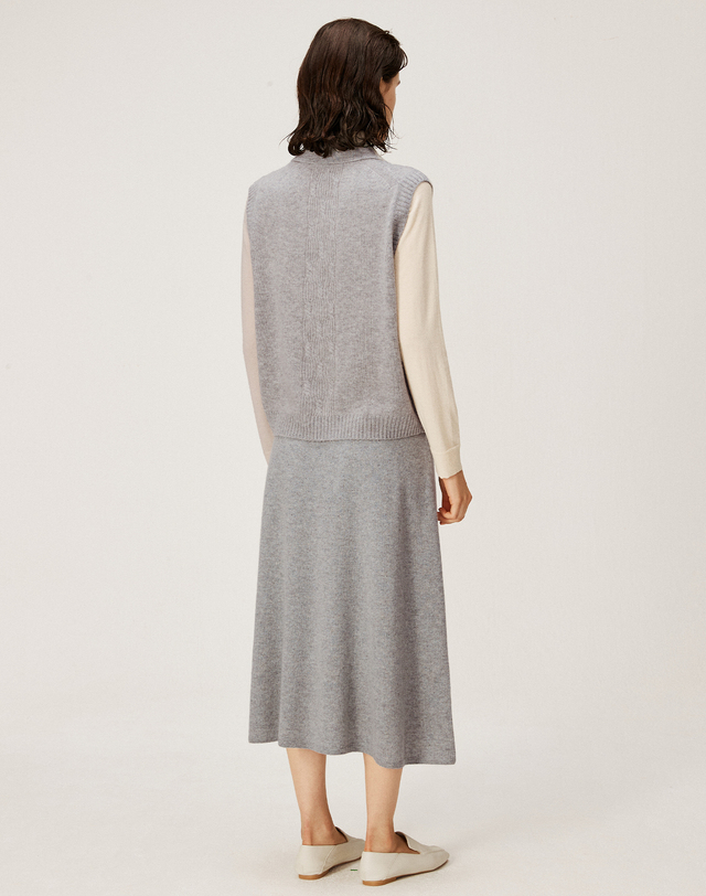 캐시미어하우스 [Cashmere Class] 100%캐시미어 Cable open collar vest_Cloud (CD) C43WVT001CD 착용컷