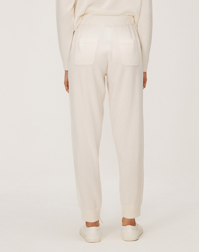 캐시미어하우스 [Murray Allan] 100%캐시미어 Semi Jogger Pants_Ivory(IV) M43WPN015IV 착용컷