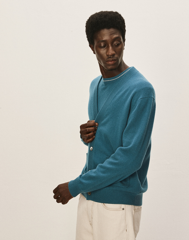 캐시미어하우스 [Murray Allan] 100%캐시미어 V-neck cardigan_Emerald green(EE) M43MCD001EE 착용컷