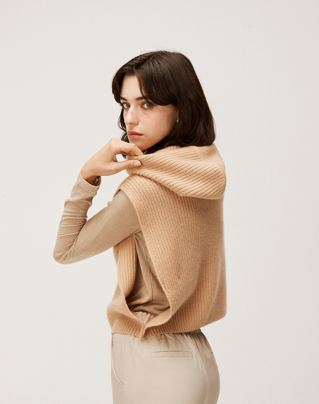 캐시미어하우스 [Murray Allan] 100%캐시미어 Hoody Warmer Vest_Camel (CA) M43WVT032CA 착용컷