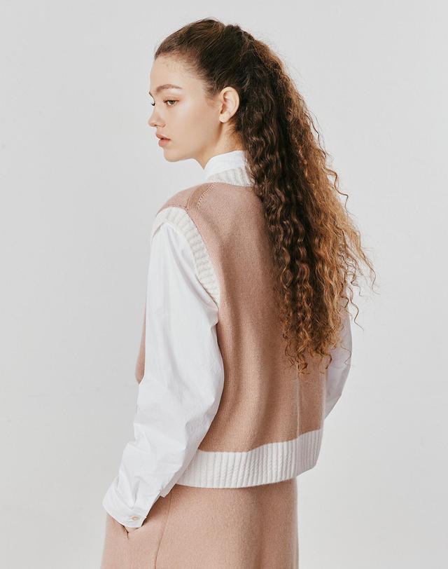 캐시미어하우스 [Murray Allan] 100%캐시미어 Cable rib V-vest_Camel (CA) M53WVT005CA 착용컷