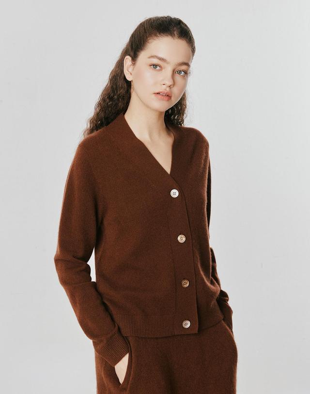 캐시미어하우스 [Murray Allan] 100%캐시미어 V-neck cardigan_Cocoa (CO) M53WCD013CO 착용컷