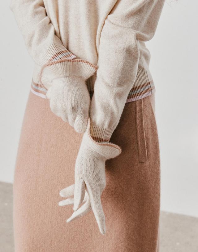 캐시미어하우스 [Murray Allan] 100%캐시미어 Ruffle glove_Sand beige (SE) M53AGL040SE 착용컷