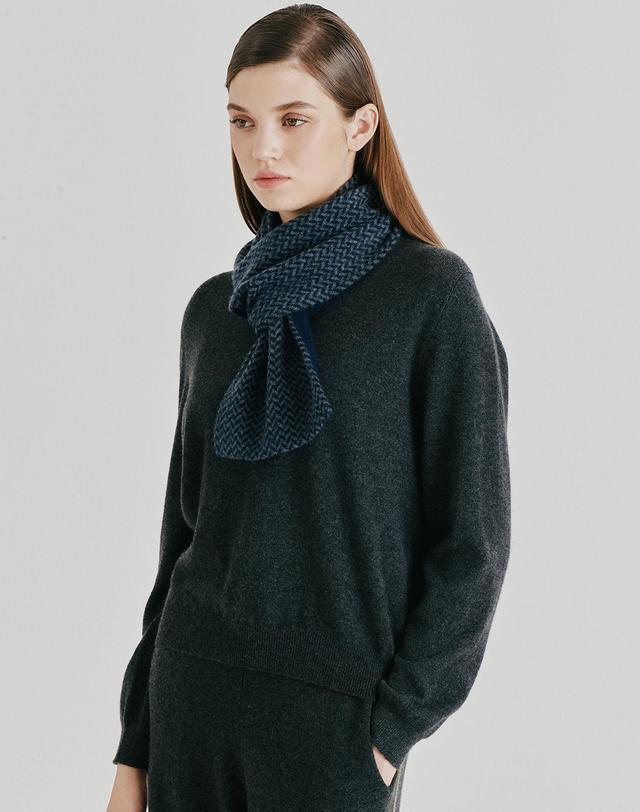 캐시미어하우스 [Murray Allan] 100%캐시미어 Herringborn petit scarf_Navy (NA) M53APE051NA 착용컷