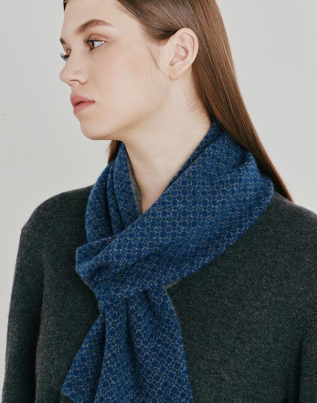 캐시미어하우스 [Murray Allan] 100%캐시미어 Dots Texture petit scarf_Grey (GR) M53APE052GR 착용컷