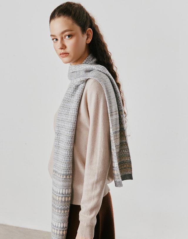 캐시미어하우스 [Murray Allan] 100%캐시미어 Nordic jacquard scarf_Melange Grey (MG) M53ASF063MG 착용컷