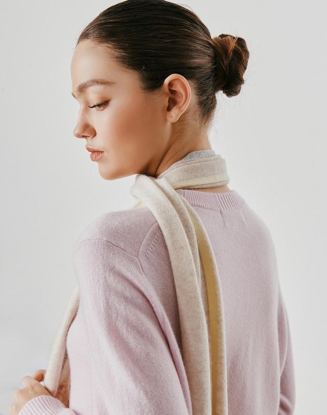 캐시미어하우스 [Murray Allan] 100%캐시미어 Double line petit scarf_Sand beige (SE) M53APE064SE 착용컷