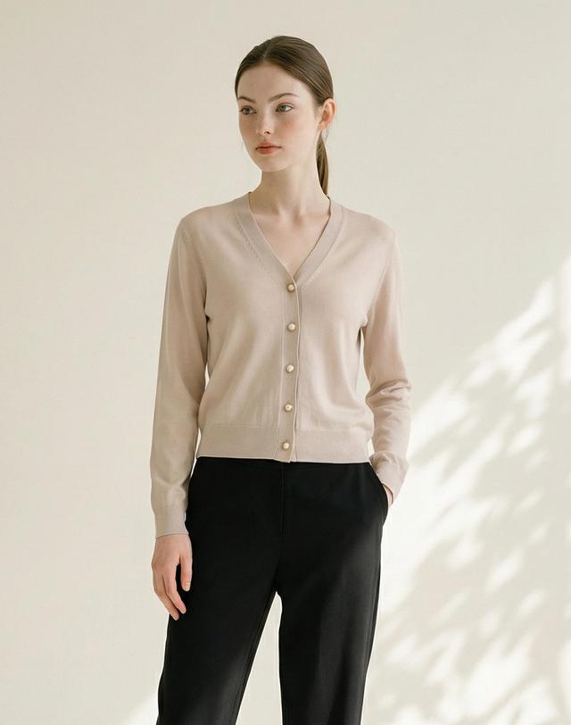 캐시미어하우스 [Murray Allan] 100%울 Airy wool V-neck Cardigan_Vanilla (VN) M62WCD009VN 착용컷