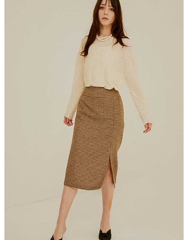 쏘리투머치러브 Seine Pleats Drop Shoulder Top_Cream 착용컷