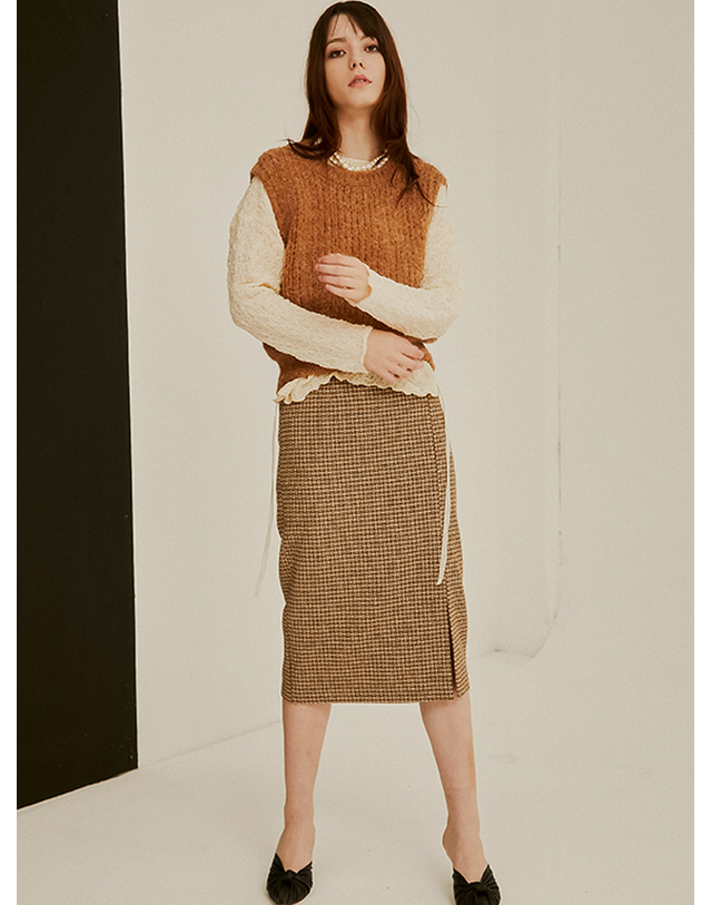 쏘리투머치러브 Seine Pleats Drop Shoulder Top_Cream 착용컷