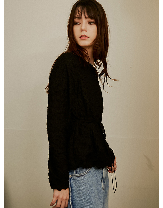 쏘리투머치러브 Seine Pleats Drop Shoulder Top_Black 착용컷