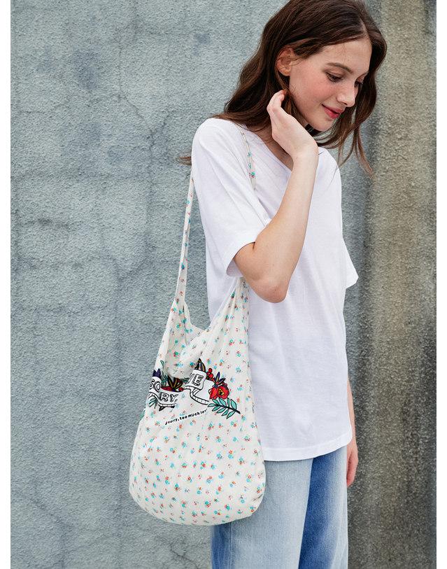 쏘리투머치러브 Soluv Party Flower Eco-Bag_Ivory 착용컷