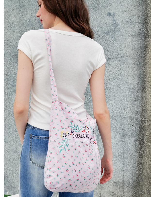 쏘리투머치러브 Soluv Party Flower Eco-Bag_Pink 착용컷