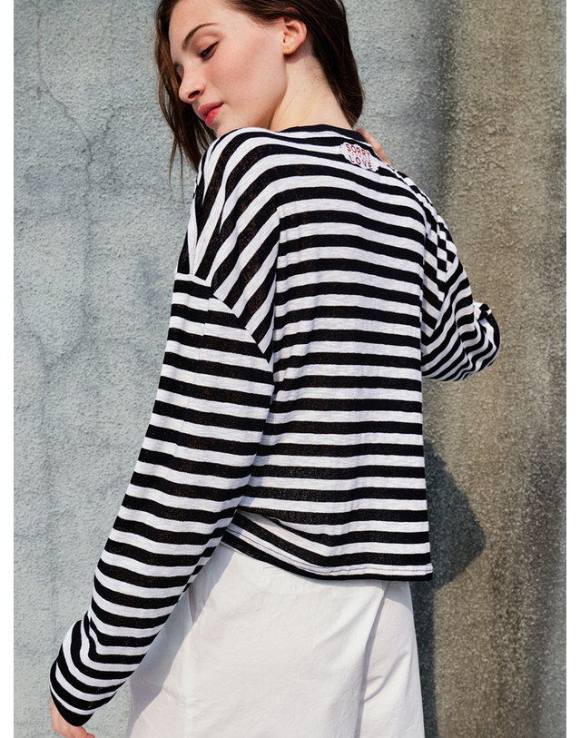 쏘리투머치러브 Loose Fit Drop Shoulder Stripe T-shirt_Black 착용컷