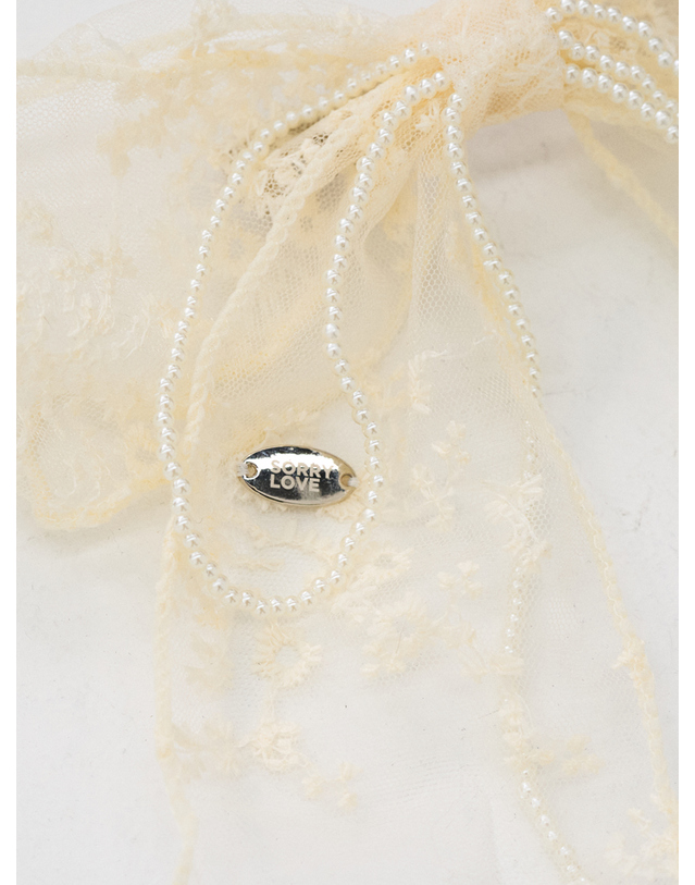 쏘리투머치러브 Lace Pearl Ribbon Hair Pin_Ivory 착용컷