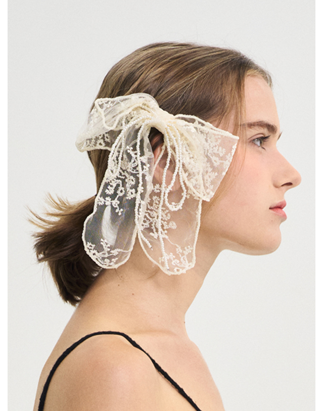 쏘리투머치러브 Lace Pearl Ribbon Hair Pin_Ivory 착용컷