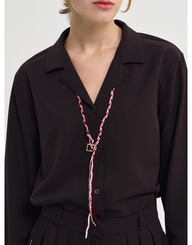 쏘리투머치러브 Modern Shirt Blouse_Burgundy 화이트 착용컷