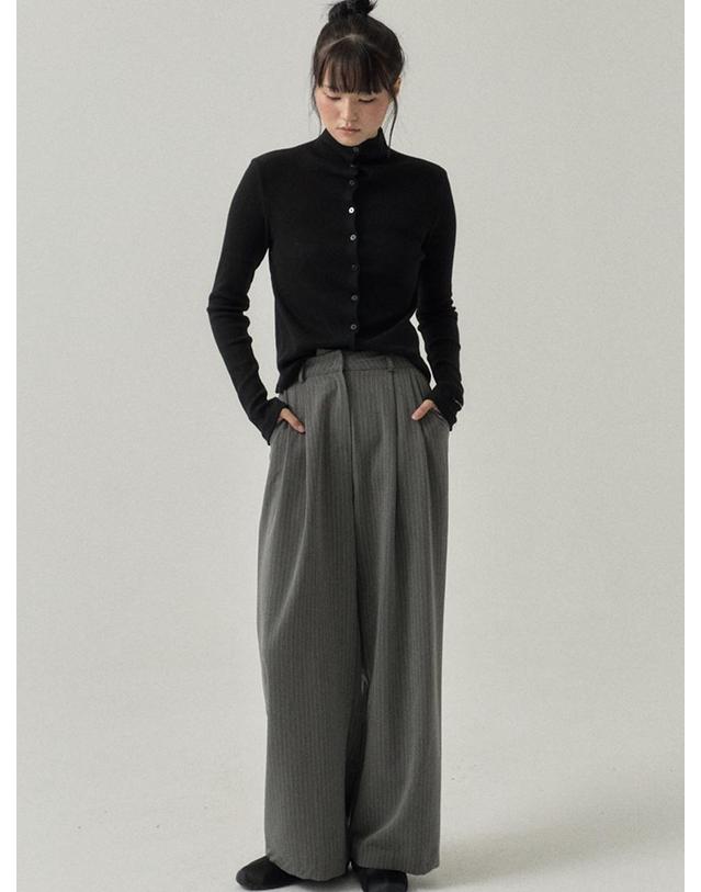 쏘리투머치러브 High Neck Button Down Ribbed Top_Black 착용컷