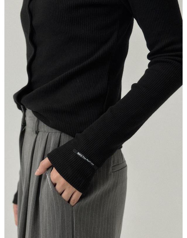 쏘리투머치러브 High Neck Button Down Ribbed Top_Black 착용컷