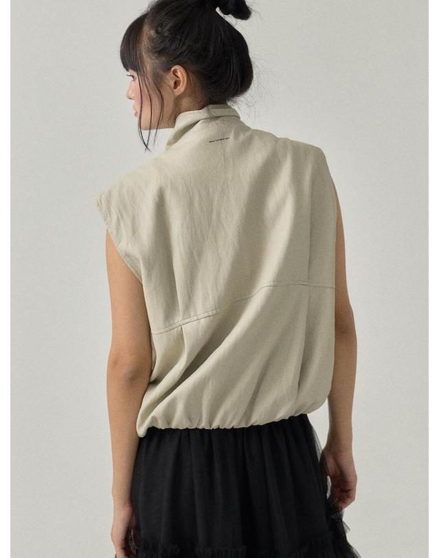 쏘리투머치러브 High Neck Faux Leather Vest with Lace Zip_Cream 착용컷