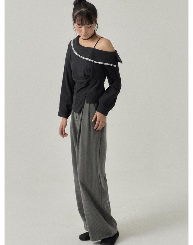 쏘리투머치러브 One-Shoulder Off Drape Blouse_Black 착용컷