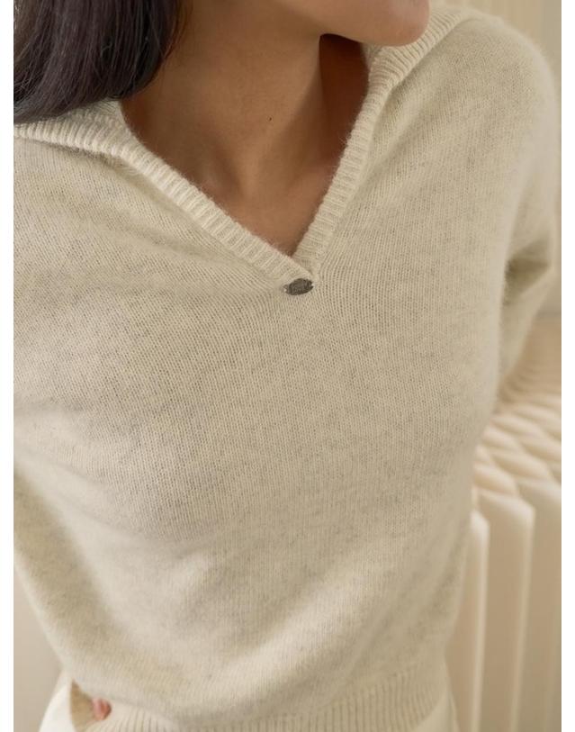 쏘리투머치러브 Cashmere Sailor Collar V-Neck Knit_Cream 착용컷
