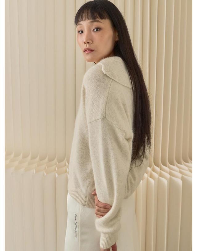 쏘리투머치러브 Cashmere Sailor Collar V-Neck Knit_Cream 착용컷